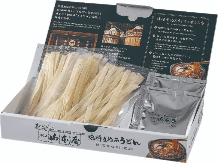 開封した山本屋味噌煮込みうどんの生麺と特製スープ